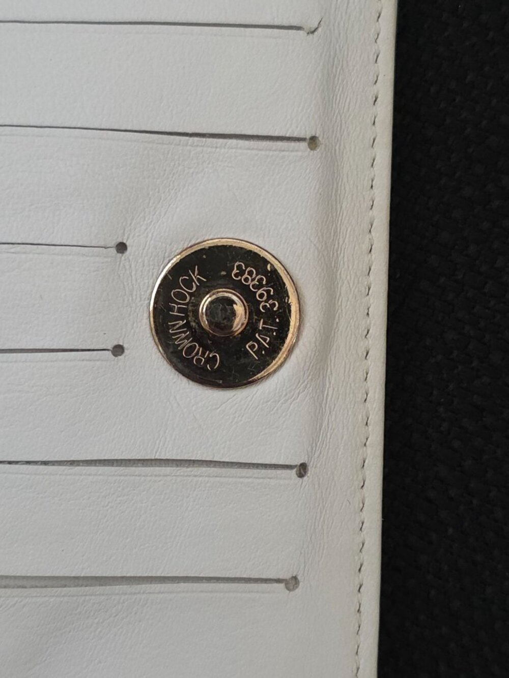 Vintage Chanel White Caviar Leather Bifold Clutch Wallet CC Logo - Picture 10 of 11